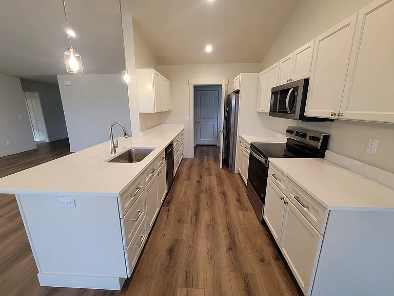763 Foxglove Dr — Photo 5