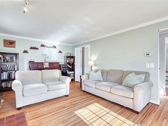 4th image of 131 Sylvan Rd