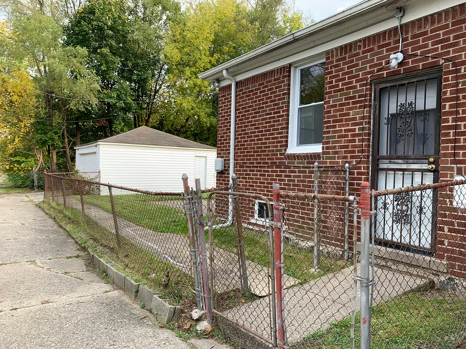 3 bed, 1075 sqft, $1,395 — Photo 2