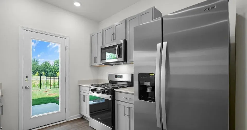 3 bed, 2.5 bath, 1416 sqft, $1,795 — Photo 3