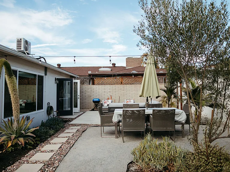 4588 Winona Ave — Photo 87