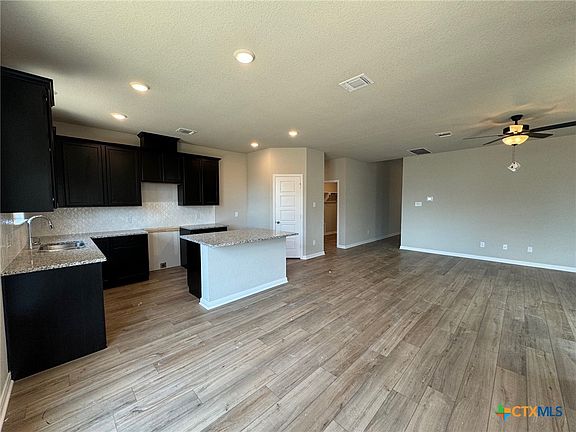 5th image of 5511 Aurelia Dr