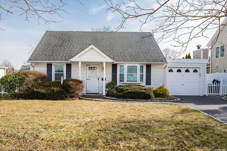 1st image of 12 Croyden Dr