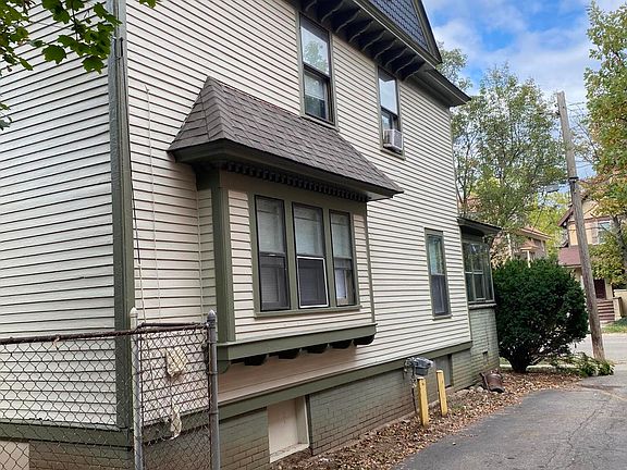3rd image of 619 W Lovell St