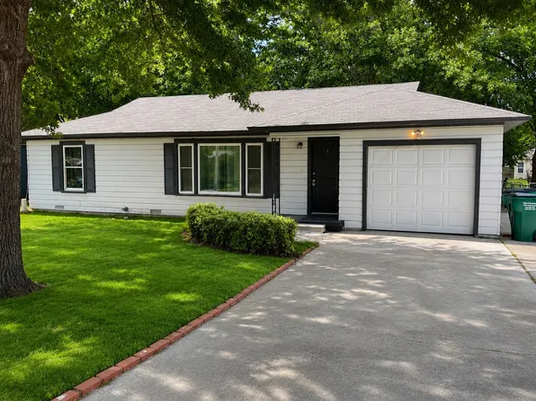 1109 N Howeth St, Gainesville, TX 76240