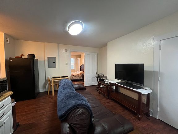 3rd image of 98A 2nd St #1