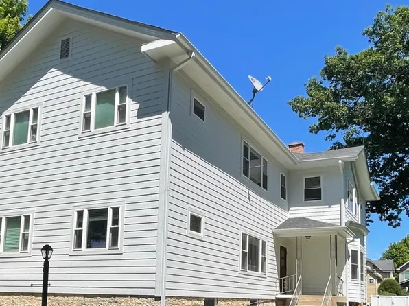 632 N Center St APT 2W, Naperville, IL 60563