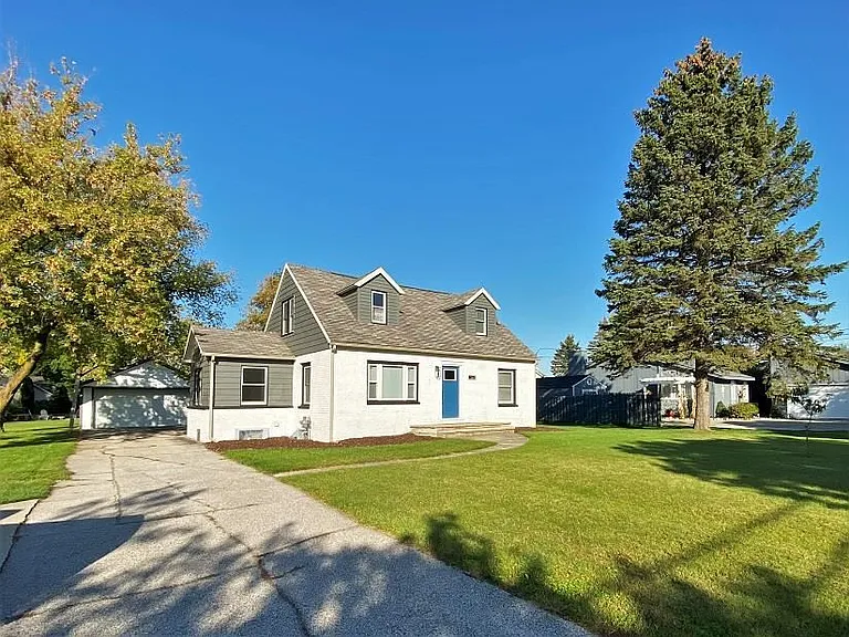 5925 Jefferson Ave — Photo 2