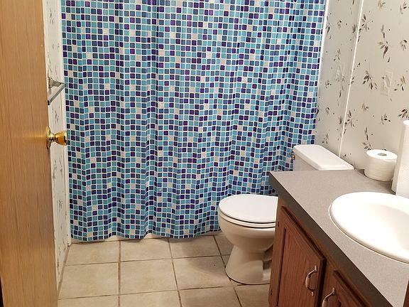 Full guest bath