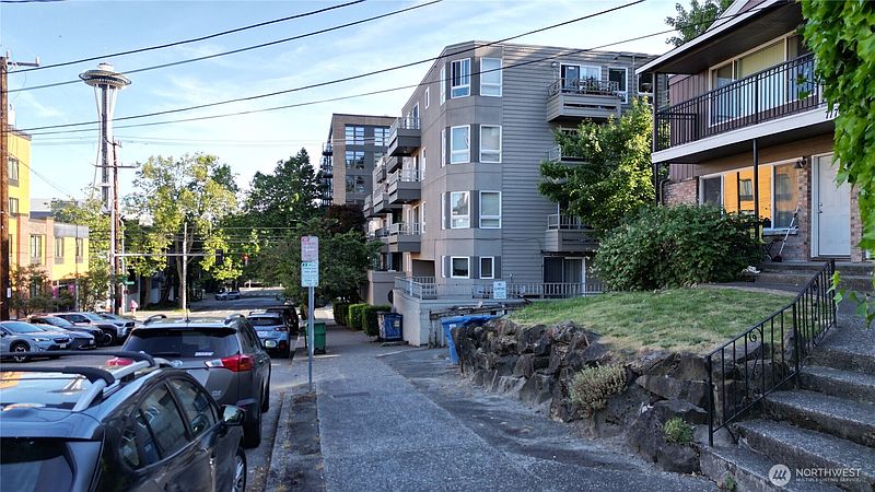 5th image of 717 3rd Avenue N