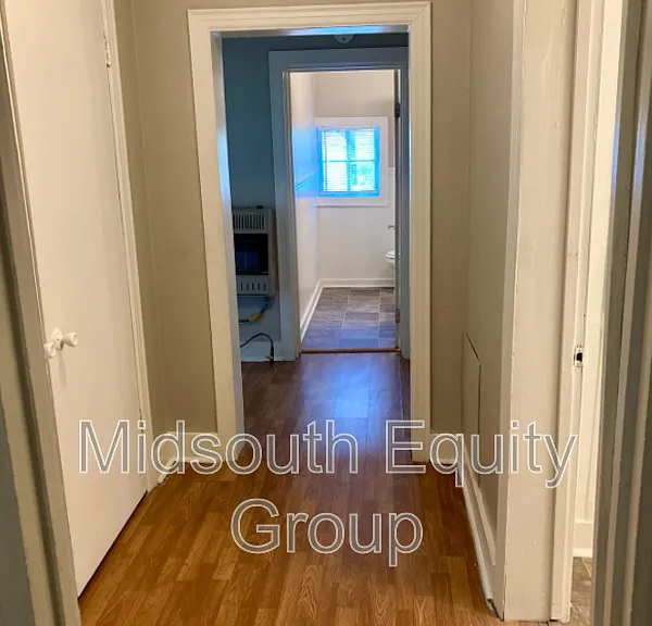 420 N McLemore Ave — Photo 6