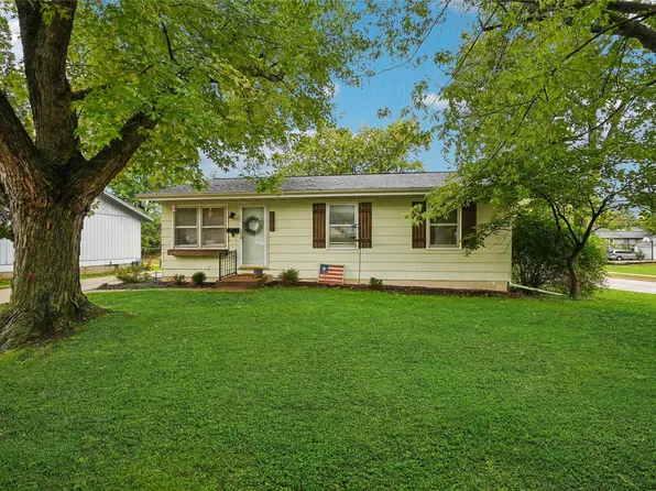 1401 39th St SE, Cedar Rapids, IA 52403