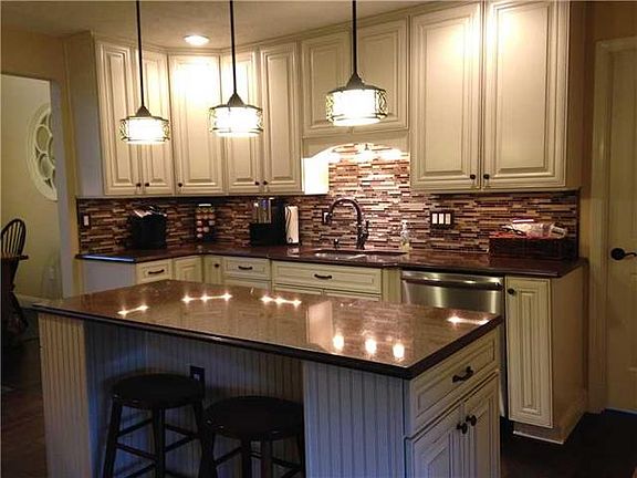 4th image of 750 Sunset Cir