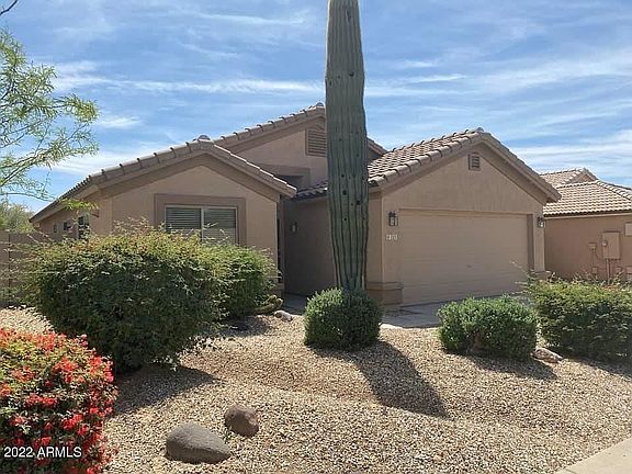3rd image of 2215 E Mariposa Grande