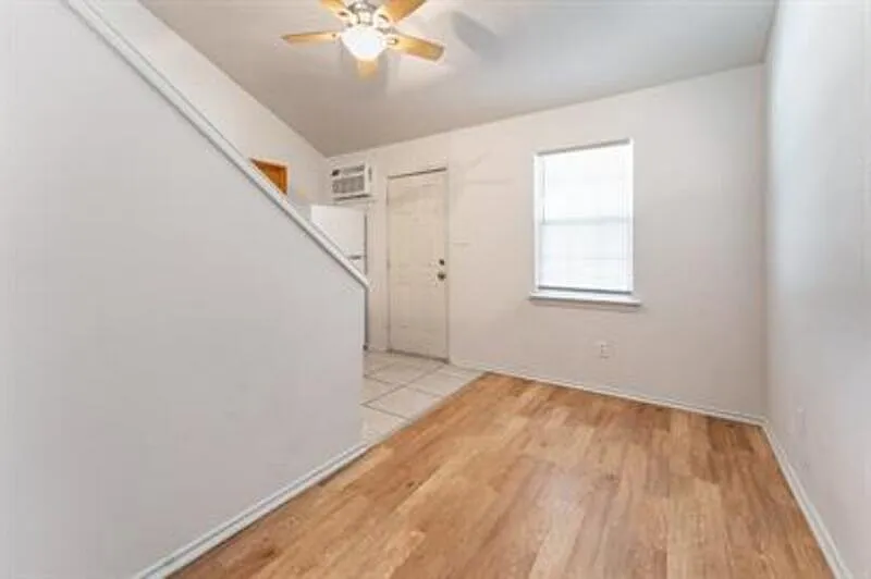 2 bed, 1.5 bath, 555 sqft, $1,155 — Photo 4