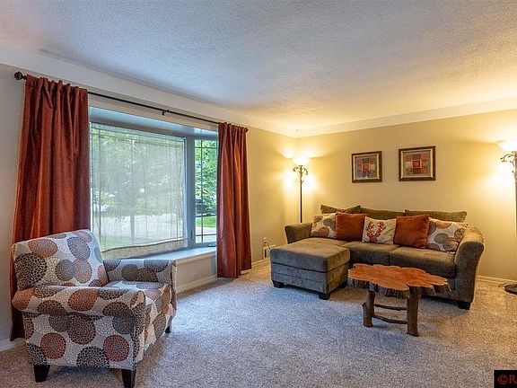 3rd image of 101 Horseshoe Ln