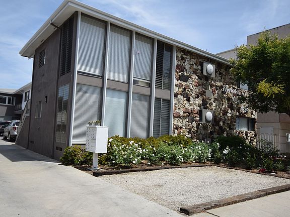 2nd image of 4334 Mammoth Ave #17911128