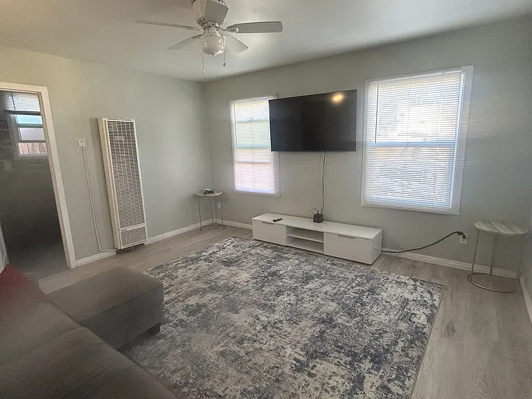 407 W San Ysidro Blvd W — Photo 3