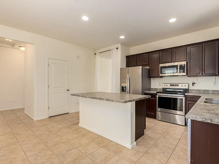 7503 S 12th Ave — Photo 10