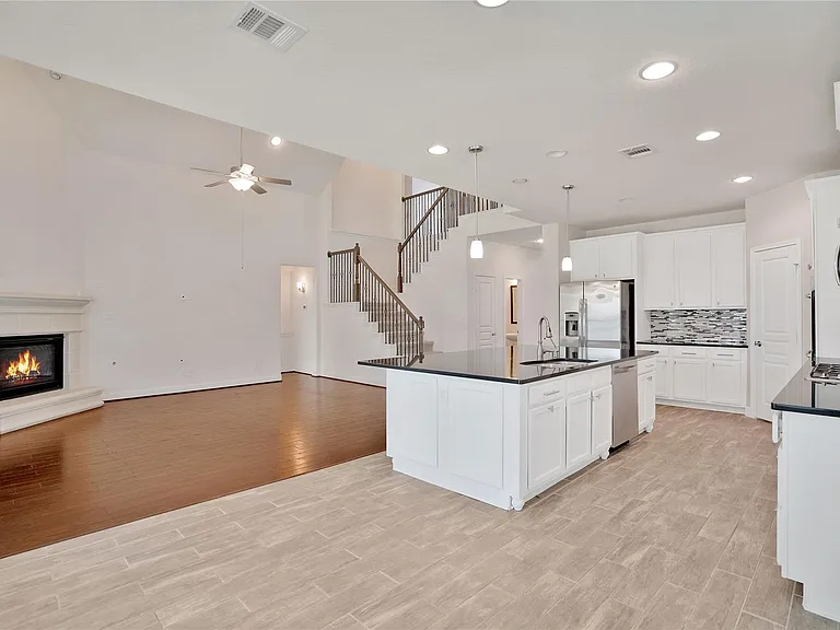 18 Garden Path Pl — Photo 17