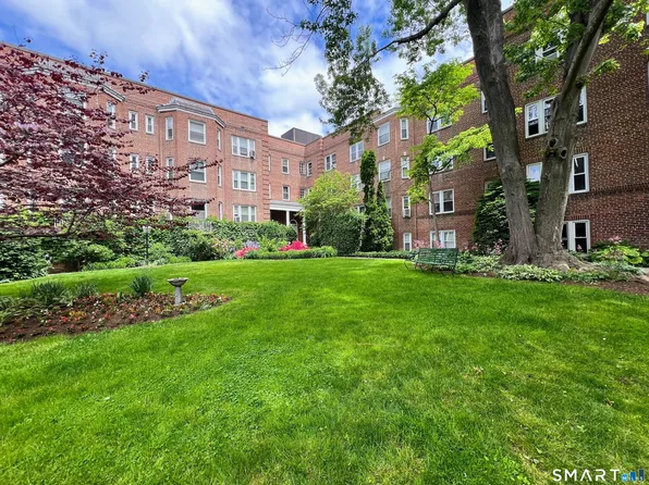 70 Strawberry Hill Ave #Dgr9, Stamford, CT 06902