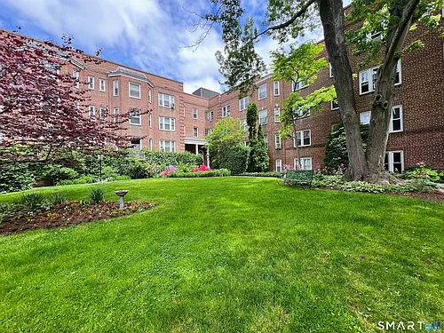 70 Strawberry Hill Ave Photo 1