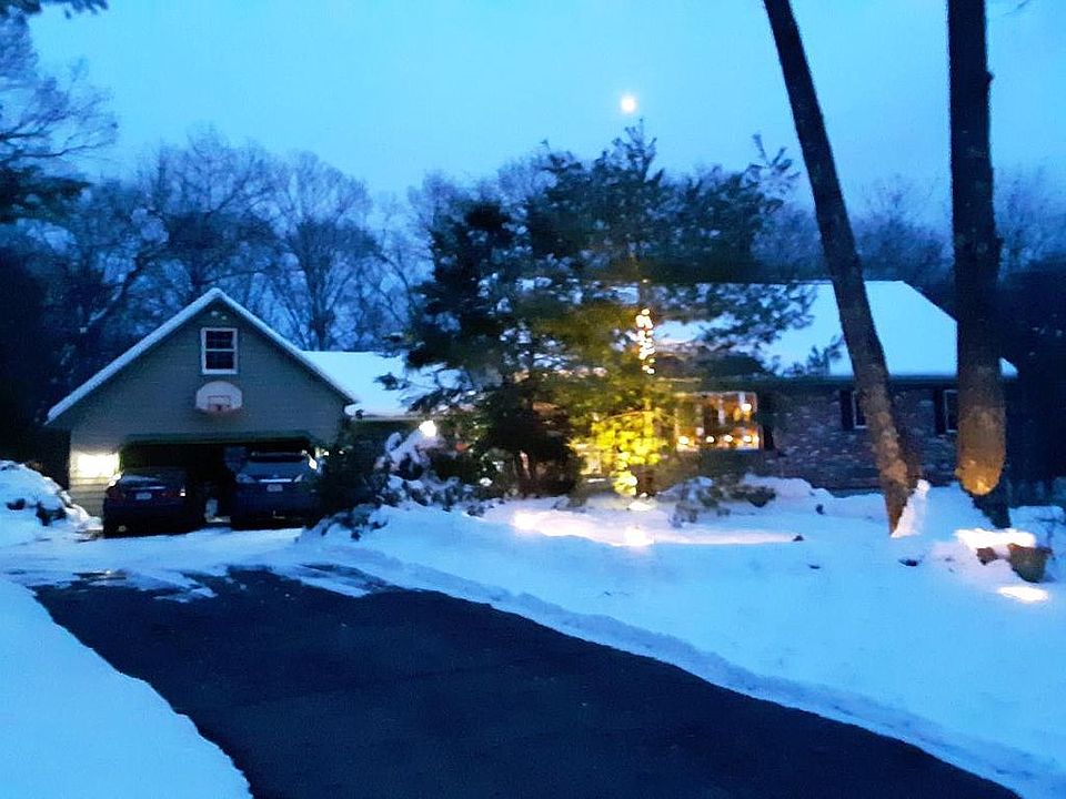 2nd image of 11 Lorin Dr