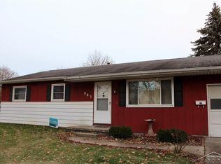 883 W Caravelle Dr, Saginaw, MI