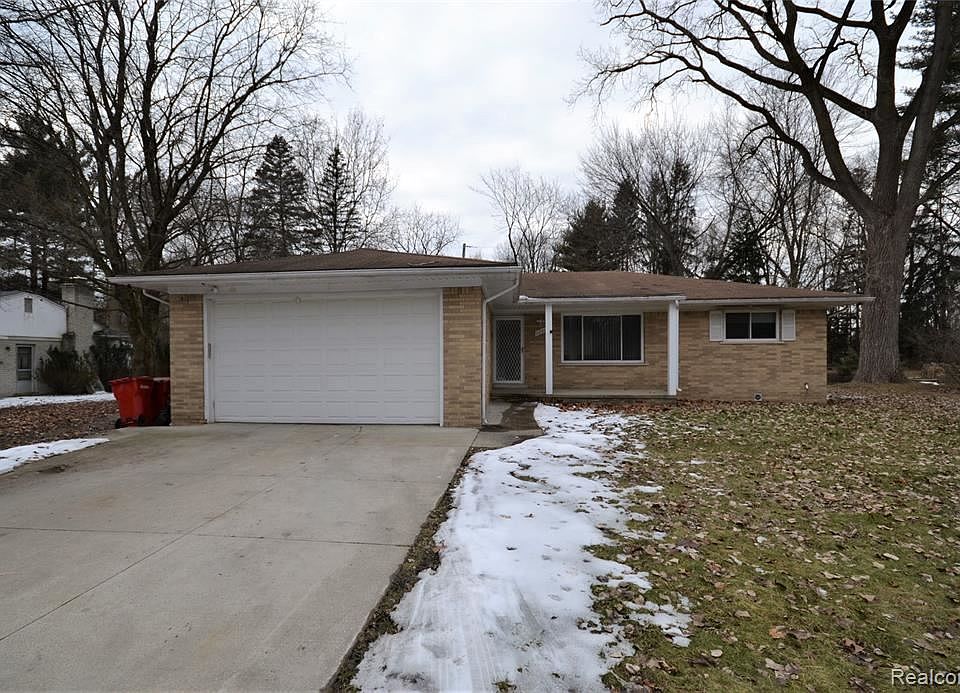 1st image of 22511 Carleton Ave