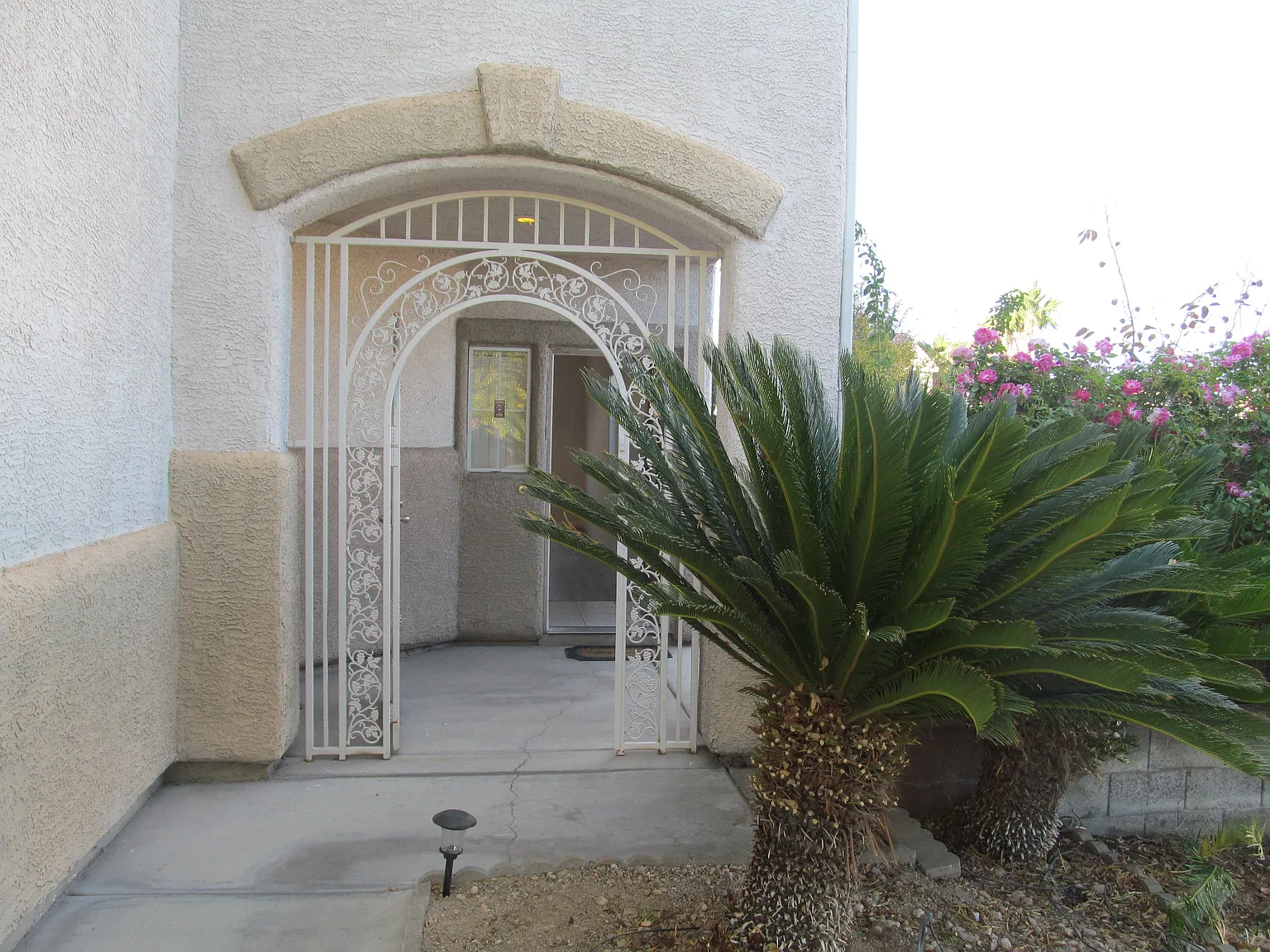 3 bed, 2.5 bath, 2167 sqft, $2,100 — Photo 2