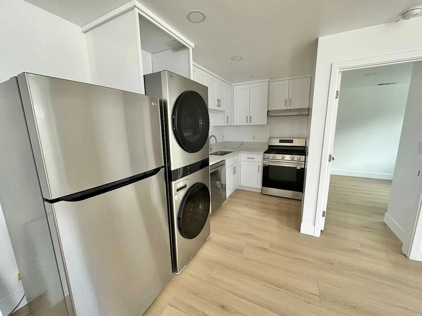 1 bed, $2,295 — Photo 2