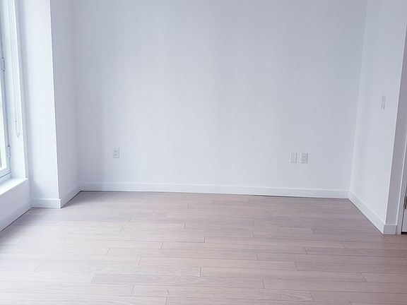 5th image of 535 W 43rd St APT S4j