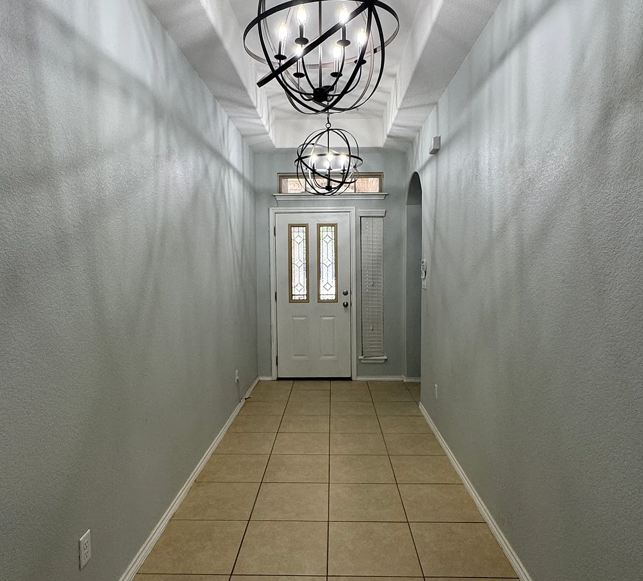 3 bed, 1872 sqft, $2,075 — Photo 2