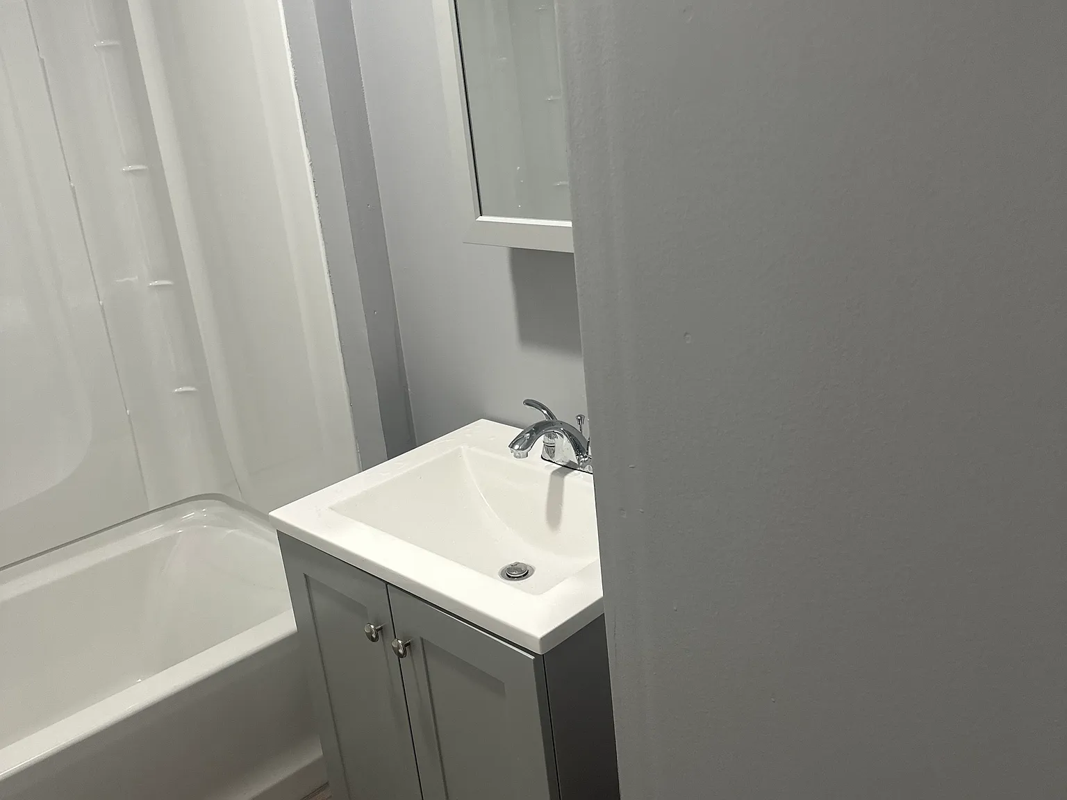 4 bed, 1250 sqft, $2,100 — Photo 3