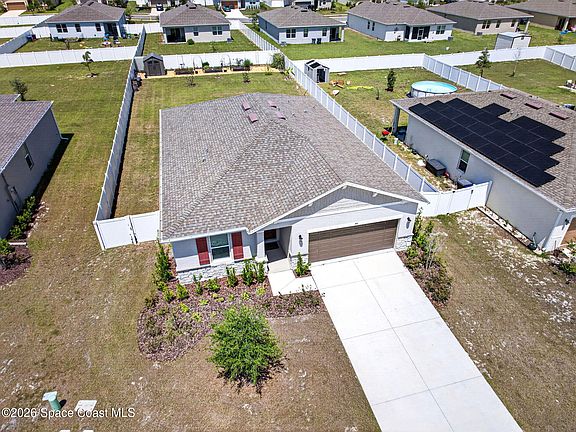 4th image of 184 Compass Pl