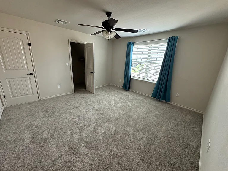 912 W Fargo St — Photo 36
