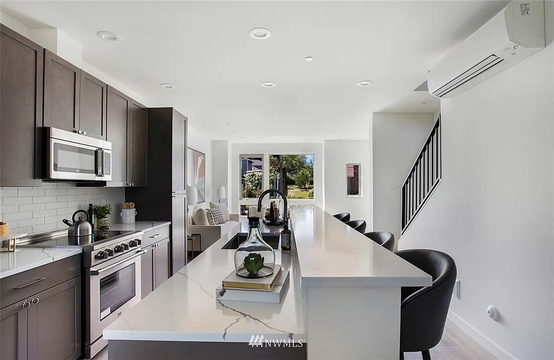3 bed, 3.5 bath, 1751 sqft, $3,500 — Photo 4