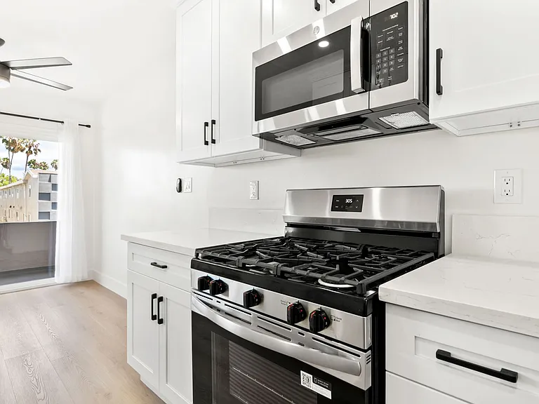 4021 Stevely Ave — Photo 40