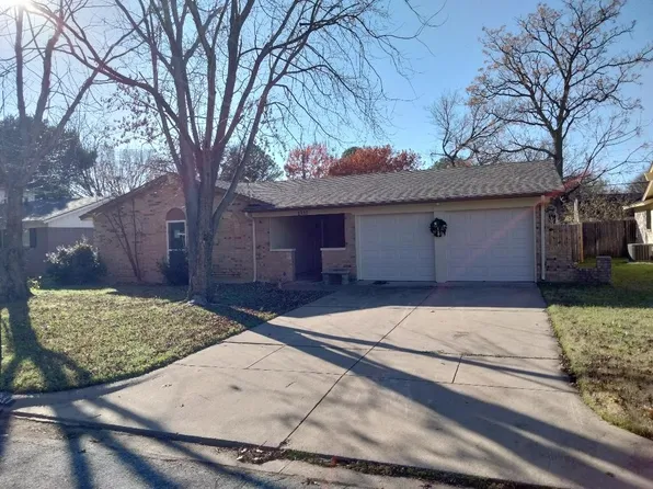 1337 Simpson Dr, Hurst, TX 76053