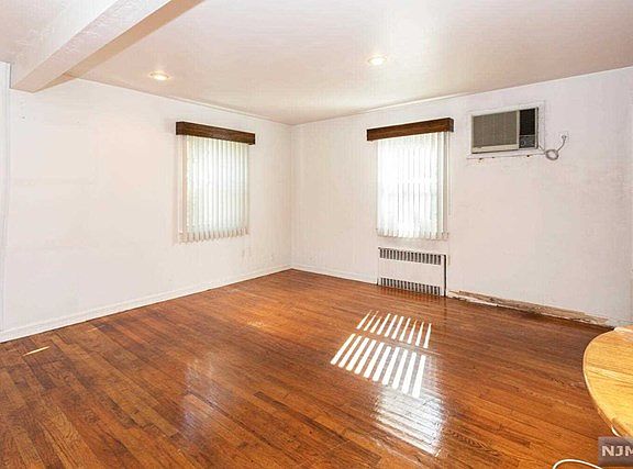 4th image of 71 Amsterdam Ave