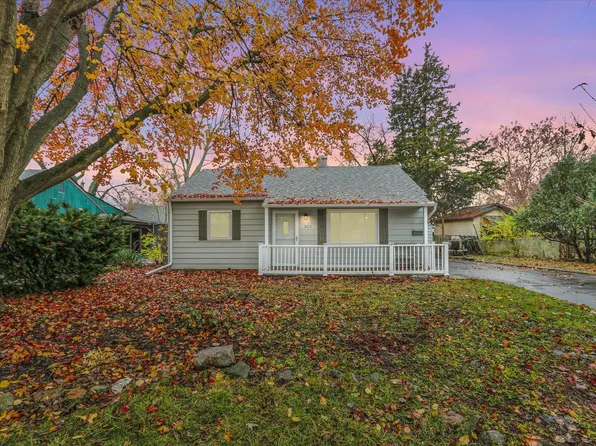 903 Crestwood Dr, Urbana, IL 61801