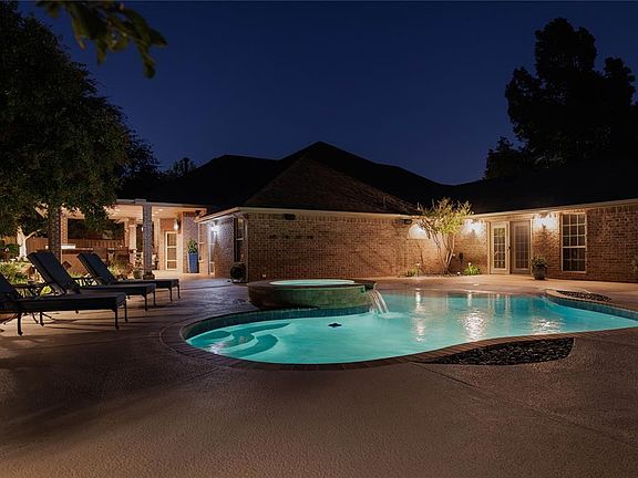 2nd image of 407 Tumbleweed Rd