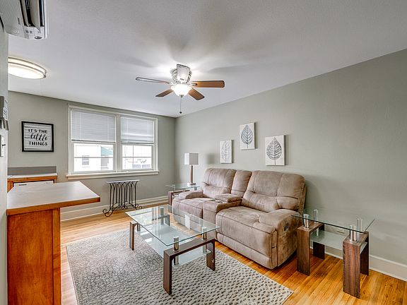 4th image of 315 E 6th St #105