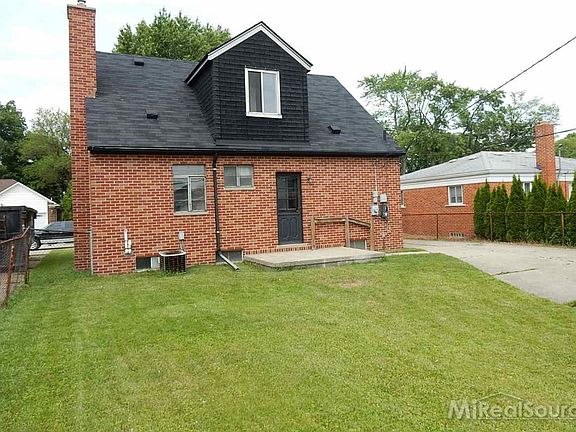 3rd image of 22004 Sunnydale St