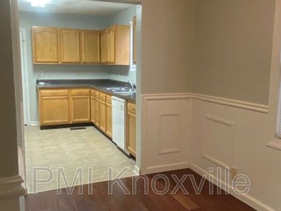 3rd image of 2352 Greenfield Ln