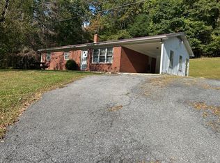 427 Blackberry Ln, Galax, VA 24333