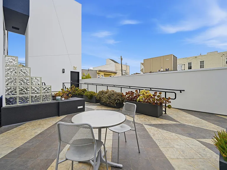 300 Linden St #3 — Photo 26
