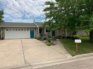 1502 Skyline Dr, Jamestown, ND 58401