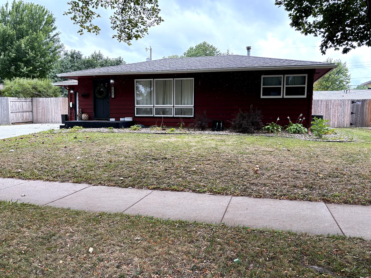 4 bed, 2186 sqft, $2,400 — Photo 3