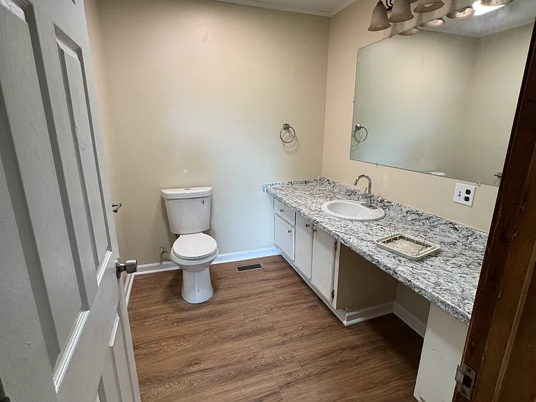 4905 Oak Hill Dr — Photo 8